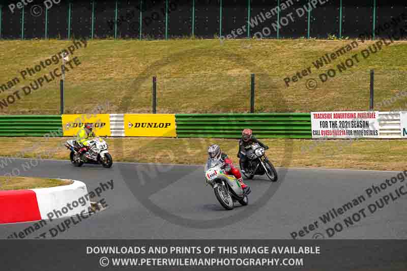 Vintage motorcycle club;eventdigitalimages;mallory park;mallory park trackday photographs;no limits trackdays;peter wileman photography;trackday digital images;trackday photos;vmcc festival 1000 bikes photographs